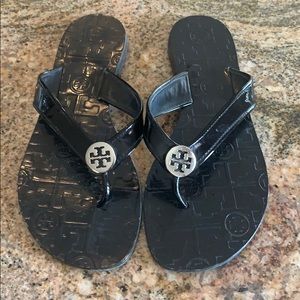 Tory Birch black patent leather flip flop sandals